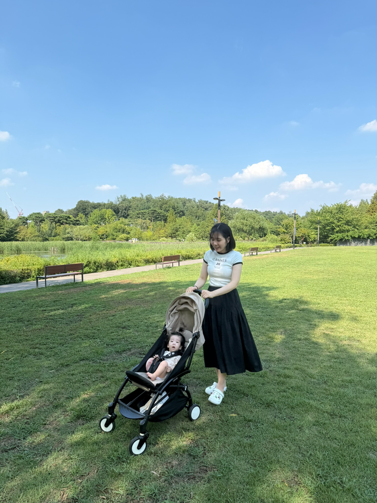 유니클로 나일론 개더 스커트 산책룩